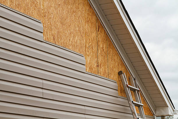 Professional Siding technician working in Manhasset, NY